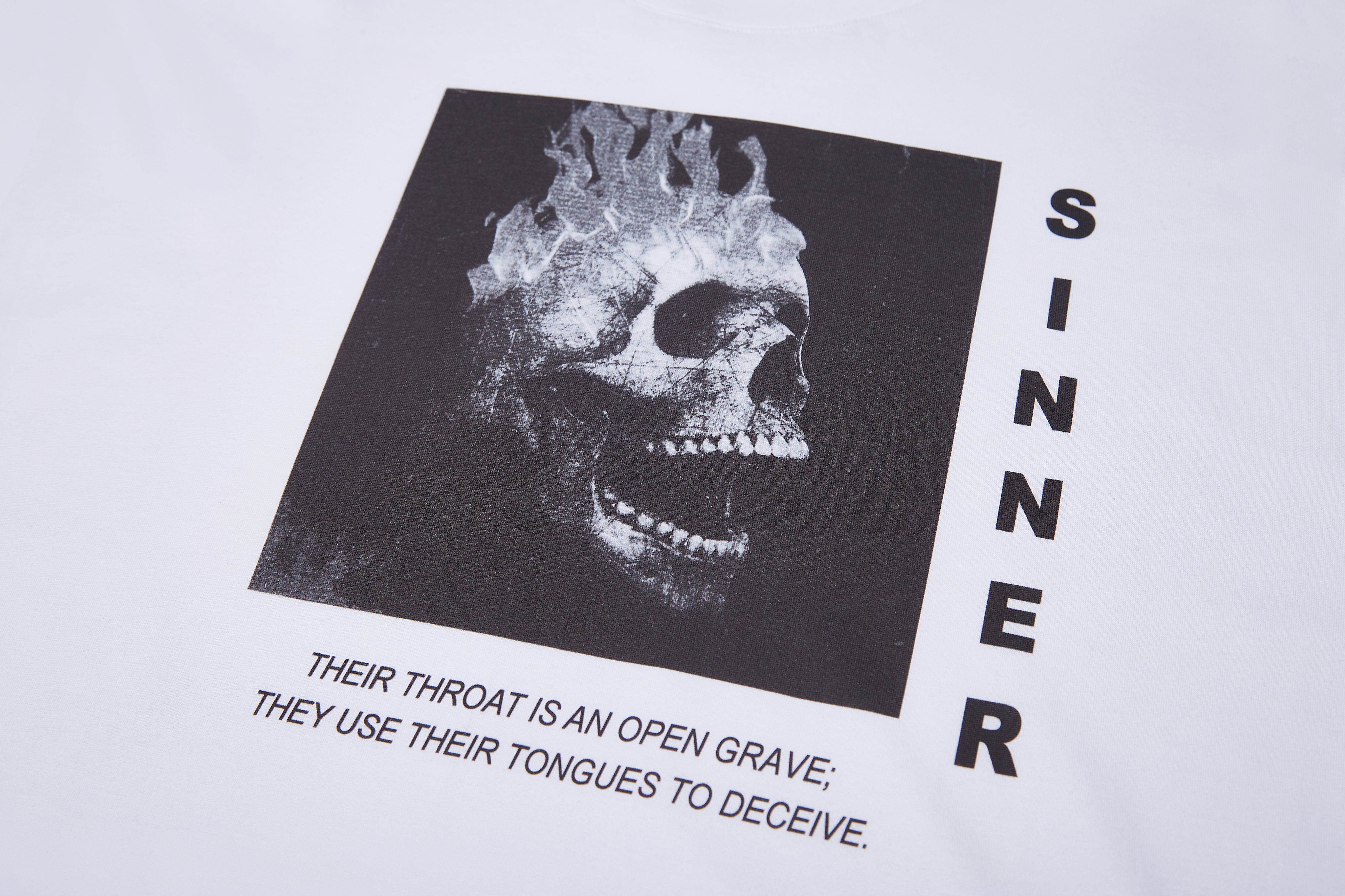 Load image into Gallery viewer, Sinner Black Skull cotton T-shirt White